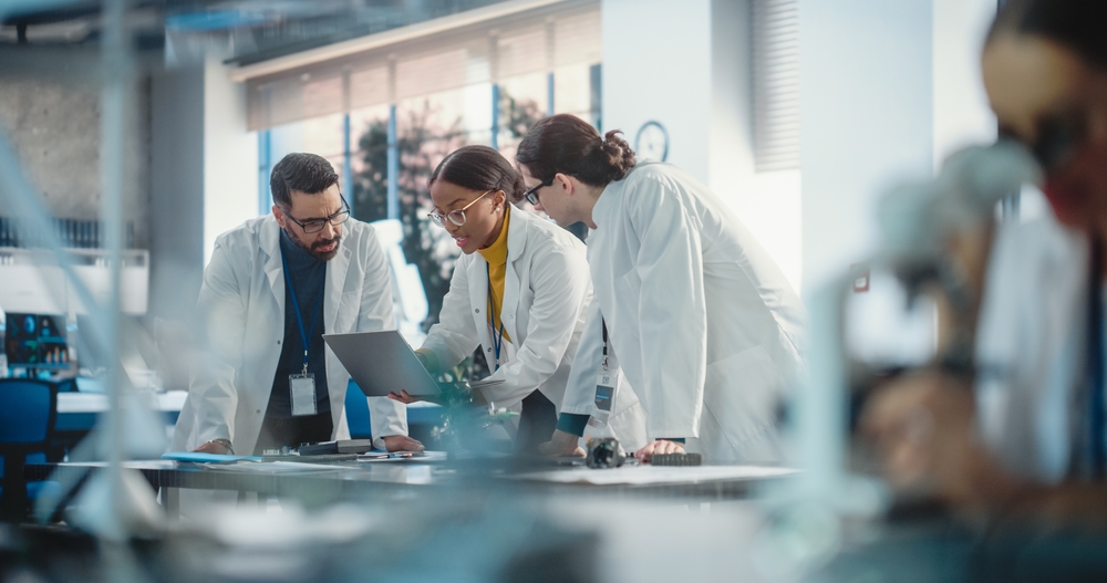 Grupo de Investigadores em contexto de trabalho