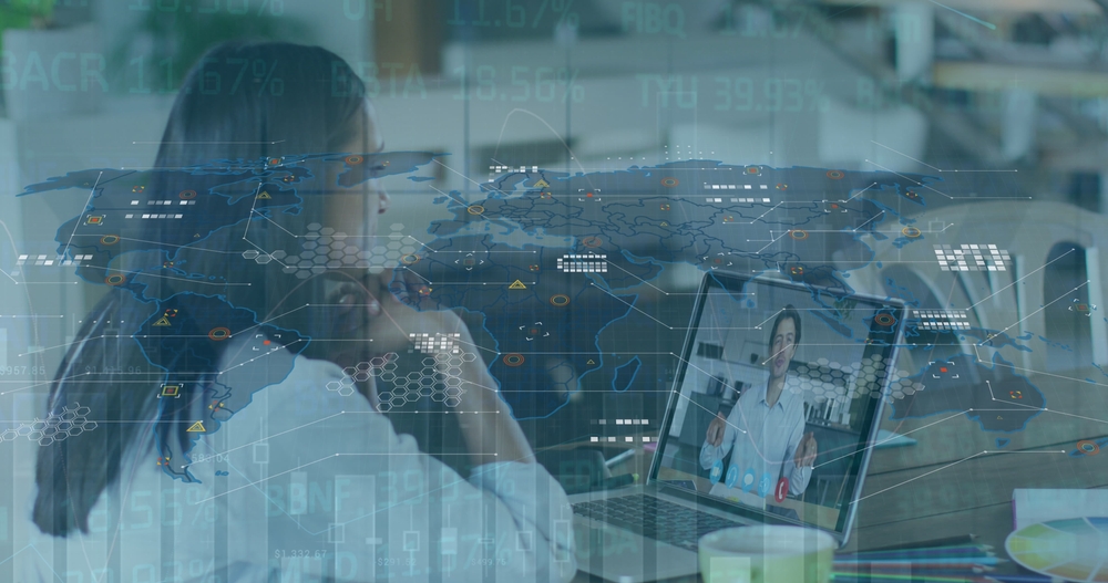 Imagem de gráficos e mapa-múndi sobre uma mulher em chamada de vídeo no portátil. Conceito de negócios, finanças, economia e tecnologia, imagem gerada digitalmente.