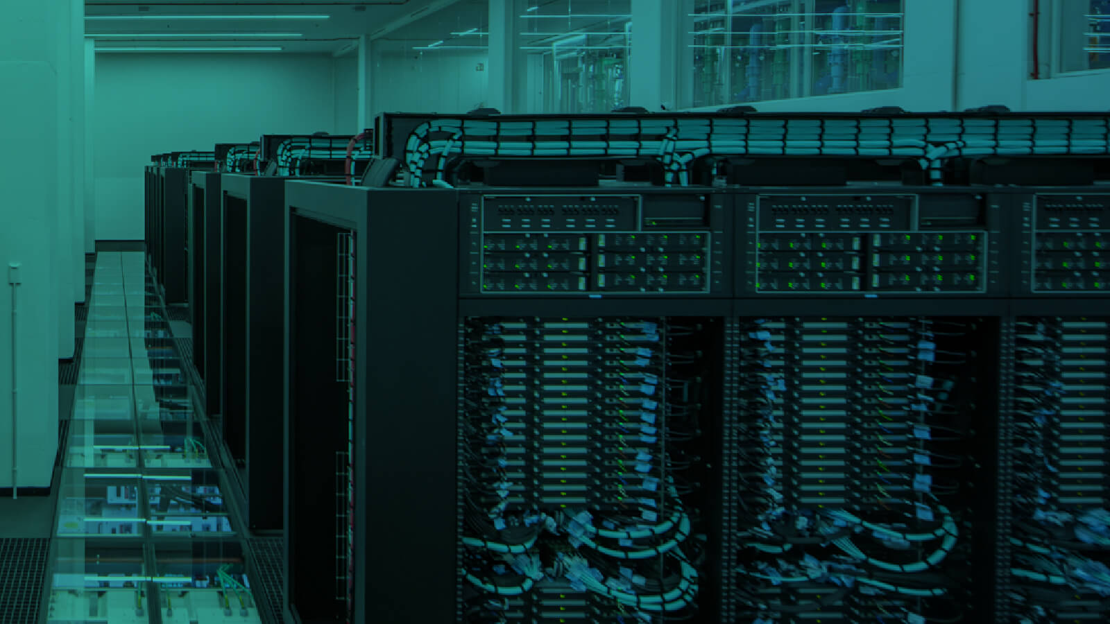 Fotografia de uma instalação com servidores