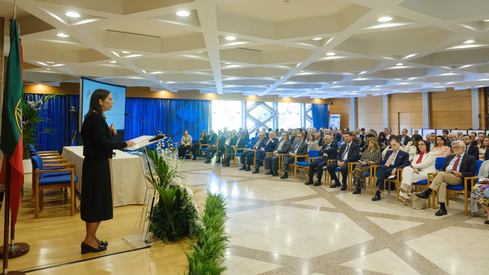Secretária de Estado Helena Canhão a discursar no evento FCT - Aga Khan